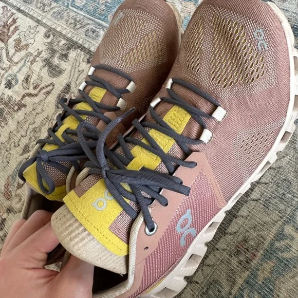 On Running Athletic Shoes Beige Interior Lightweight Design - Picture 13 of 13